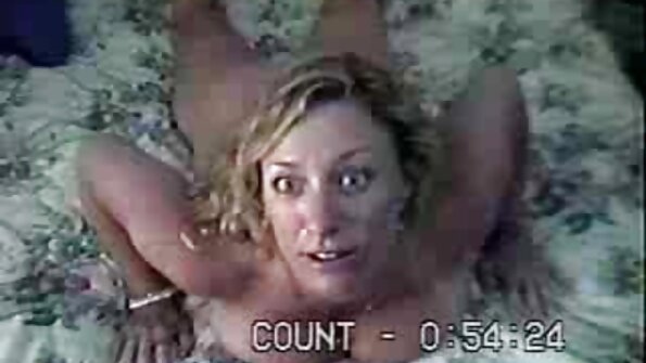 Vruća amaterka trese dupe ispred kamere dok siše kurac domaći sex filmovi